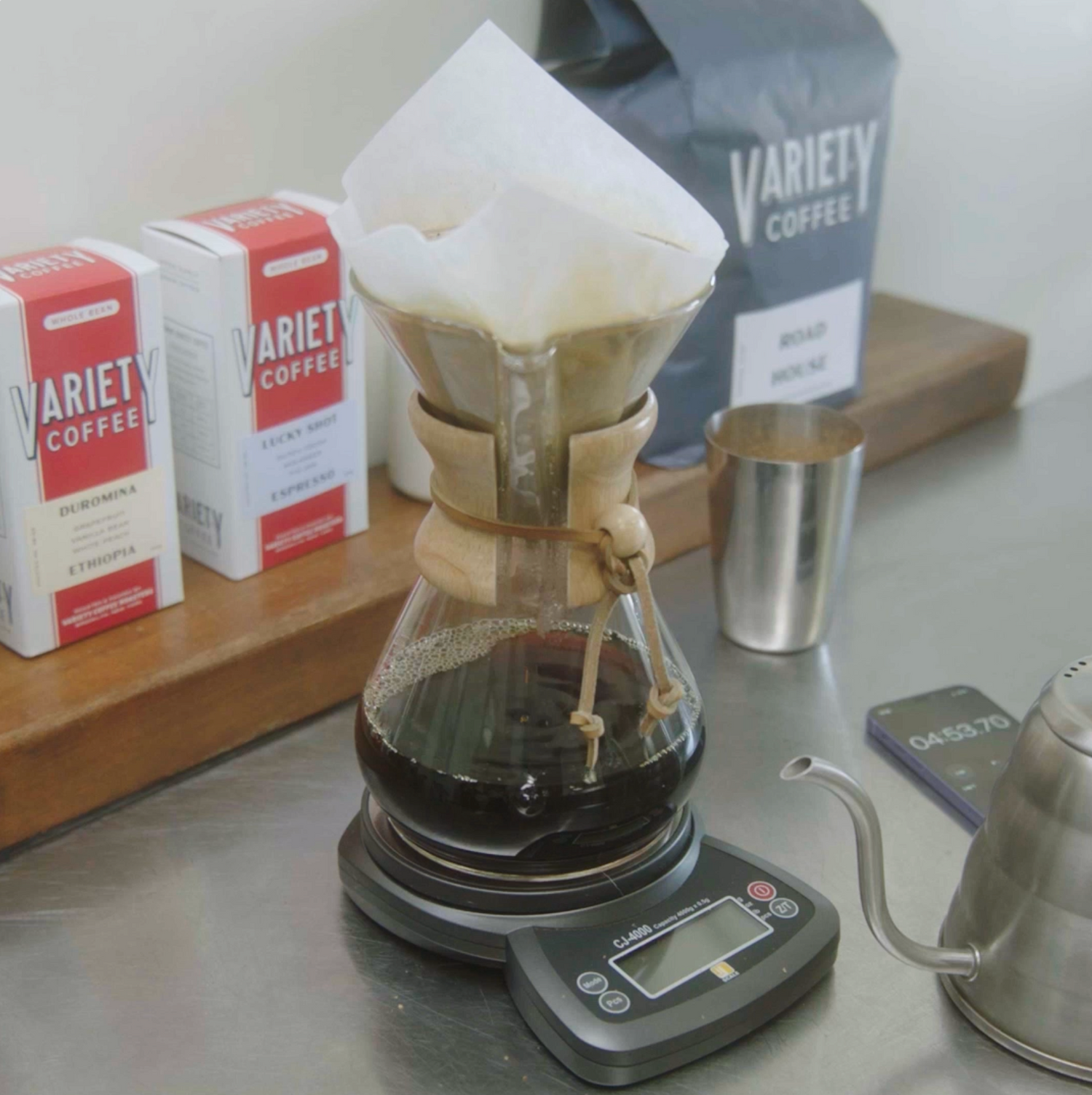 https://varietycoffeeroasters.com/cdn/shop/files/chemex_0bb7c94d-4aa9-4d48-9f10-6d2df2087447.png?v=1653063212&width=1500